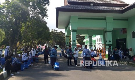 Calon jamaah haji (CJH) Nusa Tenggara Barat (NTB) kloter pertama di Asrama Haji NTB, Selasa (17/7). 11 Puskesmas Pantau Kesehatan Jamaah Haji Mataram Setelah Pulang