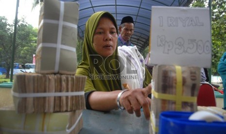 Loket pelunasan BPIH ( Republika/Rakhmawaty La'lang)