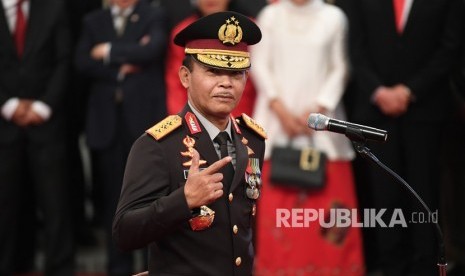 Calon Kapolri Komjen Pol Idham Azis bersiap mengikuti upacara pelantikan yang dipimpin Presiden Joko Widodo di Istana Negara, Jumat (1/11/2019). 