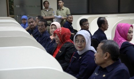   Calon kepala sekolah SMA dan SMK mengikuti psikotes di Mabes Polri, Jakarta, Selasa (17/12).  ( Republika/Yasin Habibi)