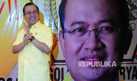 Calon Ketua Umum Golkar, Priyo Budi Santoso saat jumpa pers pendeklarasian dirinya maju sebagai kandidat Ketua Umum Partai Golkar di Kantor DPP Partai Golkar, Jakarta, Kamis (14/4). (Republika/Agung Supriyanto)