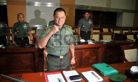 Calon Panglima TNI Jenderal Gatot Nurmantyo saat menjalani uji kelayakan dan kepatutan di ruang rapat Komisi I DPR di Kompleks Parlemen, Jakarta, Rabu (1/7). (Republika/Rakhmawaty La'lang)