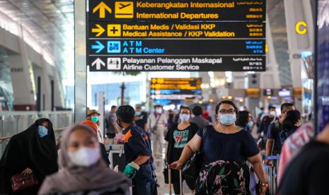 Calon penumpang memadati Terminal 3 Bandara Soekarno Hatta, Tangerang, Banten.