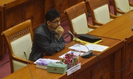 Calon pimpinan Komisi Pemberantasan Korupsi (KPK) Laode Muhammad Syarif menjalani uji kelayakan dan kepatutan Capim KPK oleh Komisi III di Kompleks Parlemen, Jakarta, Rabu (16/12).