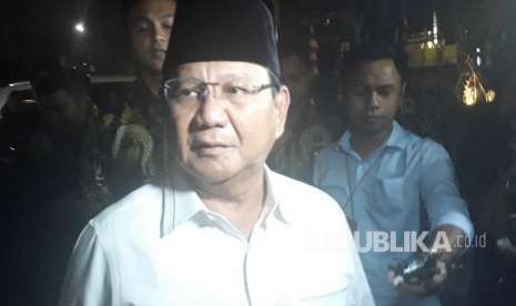 Calon Presiden 2019, Prabowo Subianto silaturrahim ke Kantor PP Muhammadiyah, Menteng, Jakarta Pusat, Senin (13/8) malam ba'da Isya'.