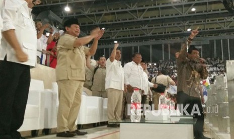 Calon Presiden dari Partai Gerindra Prabowo Subianto menghadiri rangkaian acara buruh KSPI, May Day di Istora Senayan, Selasa (1/5).