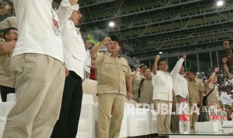 Calon Presiden dari Partai Gerindra Prabowo Subianto menghadiri rangkaian acara buruh KSPI, May Day di Istora Senayan, Selasa (1/5)