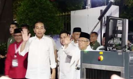 Calon Presiden Joko Widodo saat mendatangi kantor KPU untuk pengambilan nomor urut pilpres.