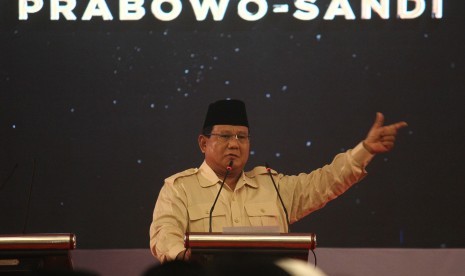 Calon Presiden nomor urut 02 Prabowo Subianto menyampaikan pidato kebangsaan di Surabaya, Jawa Timur, Jumat (12/4/2019).