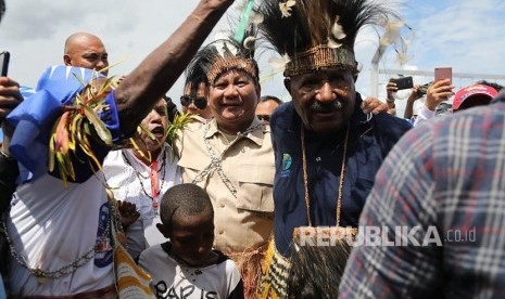 Calon Presiden nomor urut 02 Prabowo Subianto tiba untuk melaksanakan kampanye terbuka di Merauke, Papua, Senin (25/3/2019).