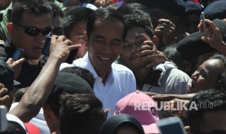 Calon Presiden nomor urut 1 Joko Widodo melakukan kampanye terbuka di lapangan Sitarda, Kupang, Nusa Tenggara Timur, Senin (8/4). Kampanye tersebut dihadiri massa pendukung pasangan Joko Widodo - Ma'ruf Amin.