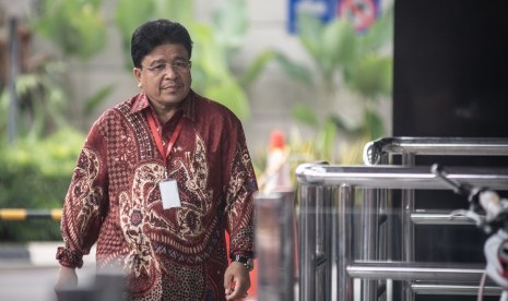 Calon Rektor Universitas Islam Negeri (UIN) Ar Raniry Banda Aceh, Warul Walidin bersiap menjalani pemeriksaan di Gedung KPK, Jakarta, Senin (17/6/2019).