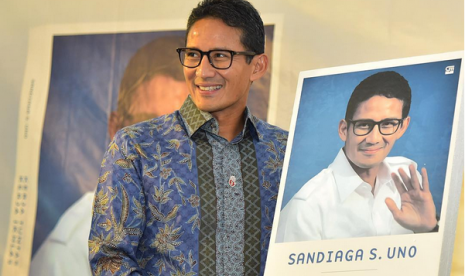 Calon Wakil Gubernur DKI Jakarta, Sandiaga Uno mengunggah fotonya dalam penerbitan buku pertamanya ke Instagram pribadinya, Rabu (18/1).