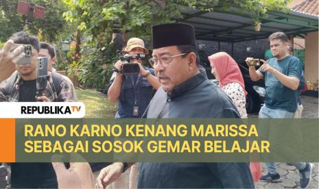 Calon wakil gubernur Jakarta Rano Karno saat bertakziah ke rumah duka almarhumah Marissa Haque di Ciputat Timur, Tangerang Selatan, Rabu (2/10/2024).