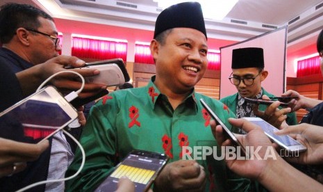 Wakil Gubernur Jawa Barat Uu Ruhzanul Ulum. Provinsi Jabar mendapat jatah 15,4 juta dosis vaksin Covid-19.