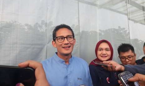 Calon Wakil Presiden (Cawapres) dari Koalisi Partai Gerindra Sandiaga Salahuddin Uno menghadiri pembukaan Jakarta Great Sale di Belpark Mall, Jalan Tb Simatupang, Jakarta Selatan, Ahad (12/8).