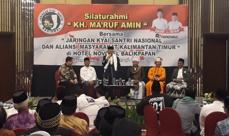 Calon Wakil Presiden (Cawapres) nomor urut 01, KH. Ma'ruf  Amin saat menghadiri acara Silaturrahmi bersama Jaringan Kiai-Santri  Nasional (JKSN) dan Aliansi Masyarakat Kalimantan Timur di Balikpapan,  Kalimatan Timur, Kamis (21/3) pagi.