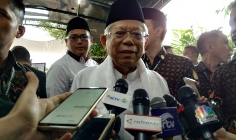 Calon wakil presiden (cawapres) nomor urut 01 Ma'ruf Amin melayat ke kediaman Presiden RI ke-6 Susilo Bambang Yudhoyono (SBY) di Puri Cikeas, Cikeas, Bogor, Jawa Barat, Ahad (2/6). 