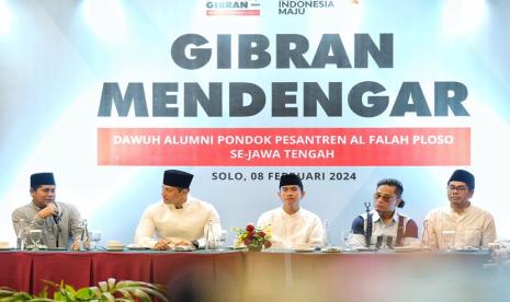 Calon Wakil Presiden (Cawapres) nomor urut 02, Gibran Rakabuming Raka menghadiri kegiatan istighotsah dan peringatan Maulid Nabi Besar Muhammad SAW, di Edutorium Universitas Muhammadiyah Surakarta (UMS), pada Kamis (8/2/2024).