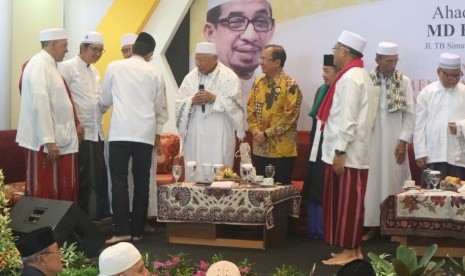 Calon wakil presiden (cawapres) nomor urut 02 Sandiaga Salahuddin Uno menghadiri peringatan Maulid Nabi SAW  di MD Building, Kantor DPP PKS, TB Simatupang, Jakarta, Ahad (13/1). 