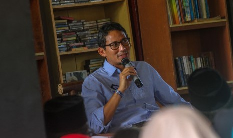 Menparekraf Sandiaga Uno. Sandiaga mendorong pengelolaan bandara mengikuti tren pariwisata.