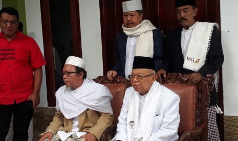 Calon Wakil Presiden nomor urut 01, KH. Ma'ruf Amin saat menghadiri kegiatan Istighosah doa bersama untuk korban tsunami Selat Sunda di Pondok Pesantren Mathla'ul Anwar Linahdlatil Ulama (Malnu), Menes, Pandeglang, Banten, Sabtu (29/12) pagi. 