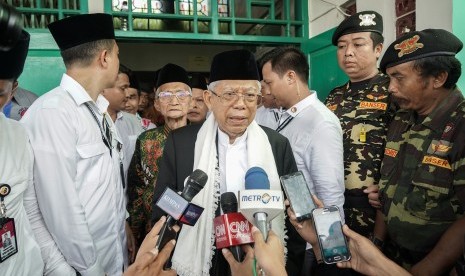 Kunjungan KH Ma'ruf Amin: Calon Wakil Presiden nomor urut 01 Ma'ruf Amin melakukan jumpa pers dengan wartawan usai mengunjungi Ponpes Salafiyah Diponegoro Majenang, Cilacap, Jawa Tengah, Jumat (1/3/2019).