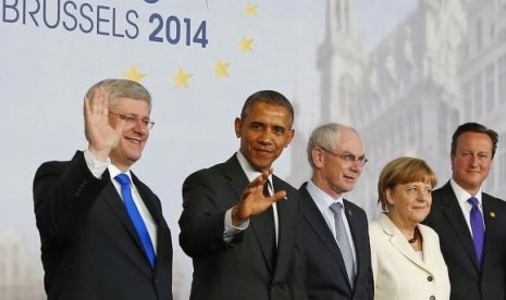 Canada's Prime Minister Stephen Harper, US President Barack Obama, European Council President Herman Van Rompuy, Germany's Chancellor Angela Merkel and Britain's Prime Minister David Cameron pose at European Council headquarters in Brussels June 5, 2014.