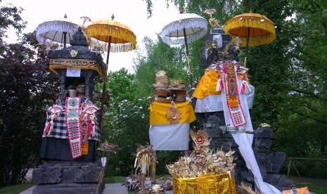 Candi Bali telah mengantarkan Indonesia ke kancah internasional dengan diresmikannya candi ini di Taman Dunia, Berlin, Jerman. Selain itu, candi ini memiliki arsitektur khas serta pesona tersendiri yang dapat memukau para pengunjung.