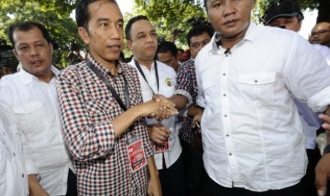 Capres Joko Widodo tiba di Gedung KPU untuk mengikuti pengambilan nomor urut pasangan capres dan cawapres pada pilpres pada 9 Juli mendatang di Jakarta, Ahad (1/6).