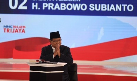 Capres nomor urut 02 Prabowo Subianto mengikuti debat capres 2019 putaran kedua di Hotel Sultan, Jakarta, Ahad (17/2/2019). 