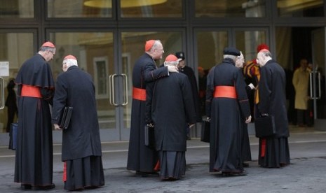 Cardinals arrive for a meeting at the Vatican, Monday March 11, 2013. 