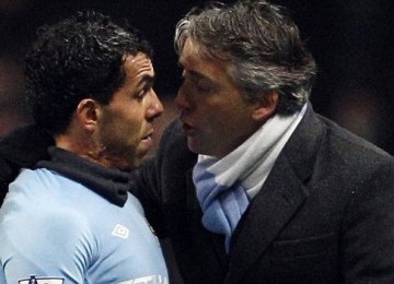 Carlos Tevez dan manajer Manchester City, Roberto Mancini