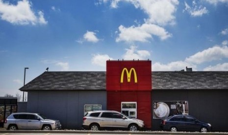 Cars line up in a drive through lane at a McDonalds fast food restaurant in Toronto, May 1, 2014.