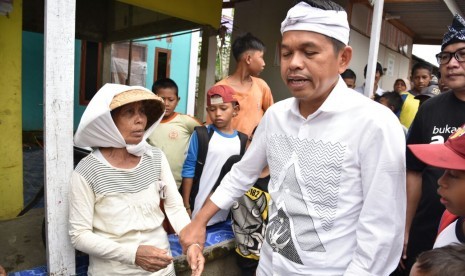 Cawagub Dedi Mulyadi bersama petani di Bekasi