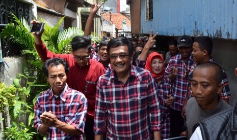 Cawagub Djarot Syaiful Hidayat nomor 2 mengunjungi warga Menteng Atas, Jakarta Pusat, Selasa (17/1). 