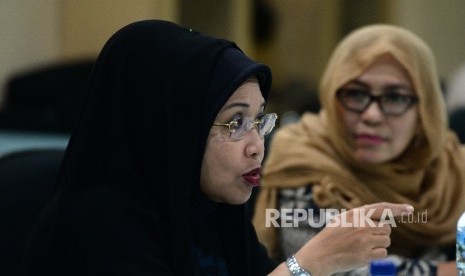  Cawagub DKI Jakarta nomer urut 1 Sylviana Murni memberikan paparan saat silaturahim ke redaksi Republika, Jakarta, Selasa (6/12).