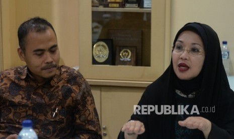  Cawagub DKI Jakarta nomer urut 1 Sylviana Murni memberikan paparan saat silaturahim ke redaksi Republika, Jakarta, Selasa (6/12).