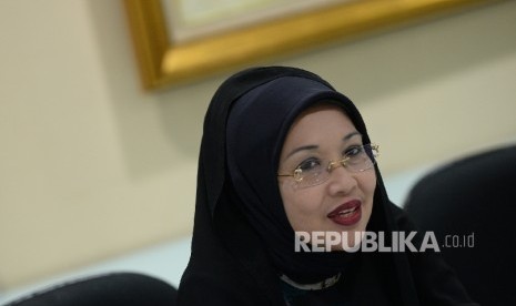  Cawagub DKI Jakarta nomer urut 1 Sylviana Murni memberikan paparan saat silaturahim ke redaksi Republika, Jakarta, Selasa (6/12).