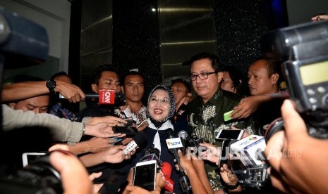 Cawagub DKI Jakarta Sylviana Murni menjawab pertanyaan wartawan usai memenuhi panggilan tim penyidik Bareskrim Polri ,Jakarta, Senin (30/1).