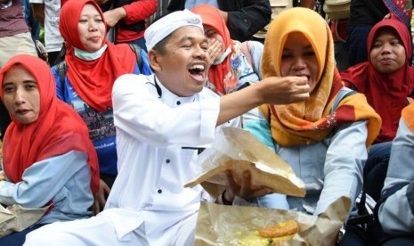 Cawagub Jabar Dedi Muluyadi bersama para pekerja di  Mayday