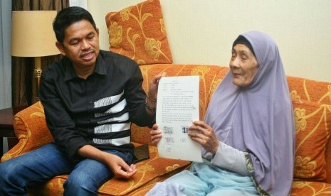 Cawagub Jabar Dedi Mulyadi bersama Mak Cicih.