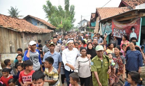 Dedi Mulyadi bersama masyarakat (Ilustrasi)