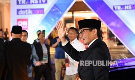 Cawapres nomor urut 02 Sandiaga Uno tiba untuk mengikuti Debat Capres Putaran Ketiga di Hotel Sultan, Jakarta, Ahad (17/3/2019). 