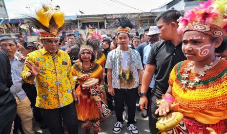 Cawapres nomor urut 2 Gibran Rakabuming Raka menegaskan akan terus melanjutkan pembangunan di Papua.