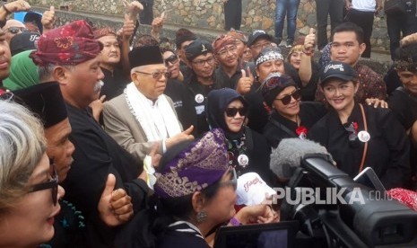 Cawapres pasangan no urut 01, KH Maruf Amin menghadiri acara deklarasi dukungan relawan moja 31 Cigugur Girang di Kampung Sukamaju, Desa Cigugur Girang, Kabupaten Bandung Barat, Ahad (20/1).