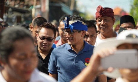 Cawapres Sandiaga Kunjungi Desa Adat Tanjung benoa: Calon wakil presiden (cawapres) Sandiaga Salahuddin Uno  berdialog dengan masyarakat Tanjung Benoa, Bali, Ahad (24/2). 