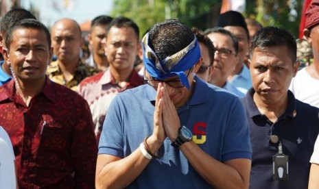 Cawapres Sandiaga Kunjungi Desa Adat Tanjung benoa: Calon wakil presiden (cawapres) Sandiaga Salahuddin Uno  berdialog dengan masyarakat Tanjung Benoa, Bali, Ahad (24/2). 