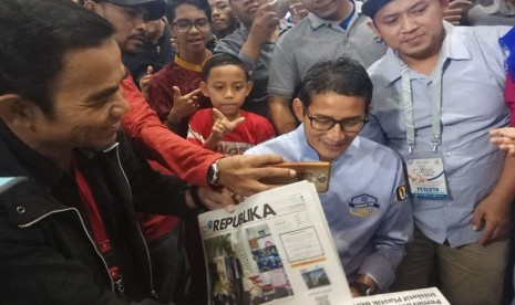 Cawapres Sandiaga Uno berkesempatan mengunjungi pameran buku Islamic Book Fair di stand Republika, Ahad (3/3) pagi.