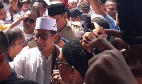 Cawapres Sandiaga Uno silaturahmi dengan para tokoh dan relawan di Lombok Barat, NTB, Selasa (9/2).